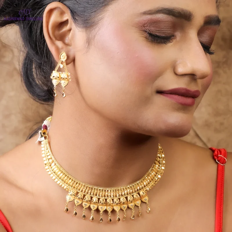 Radiant Elegance Gold Necklace